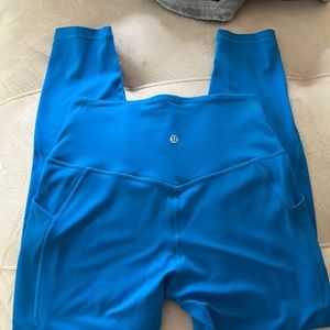 Women Lululemon Align Leggings 25” with pockets Size 8 poolside/blue color